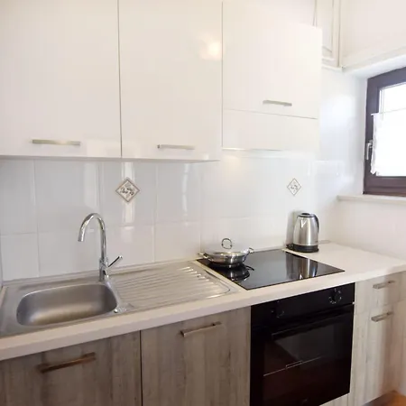 Silva B4-1 By Interhome Bašanija
