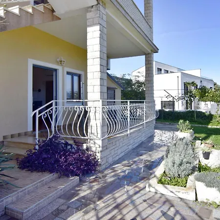 Silva B4-1 By Interhome * Bašanija